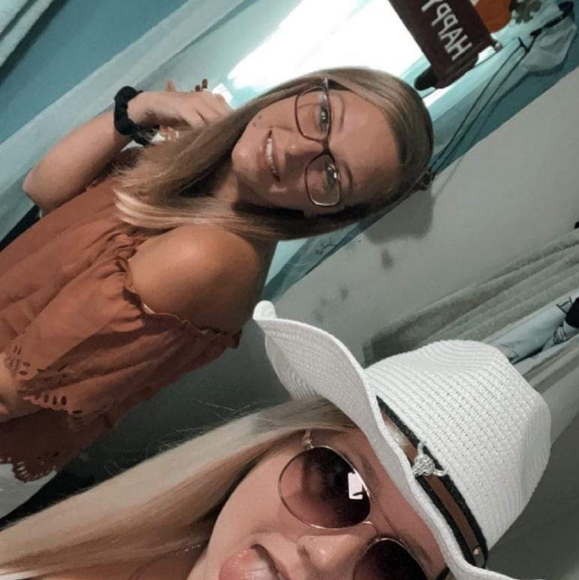 Meet your Posher, Danielle - Picture 3 of 5